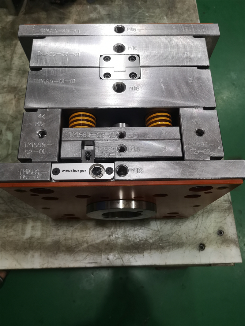 Plastic mold